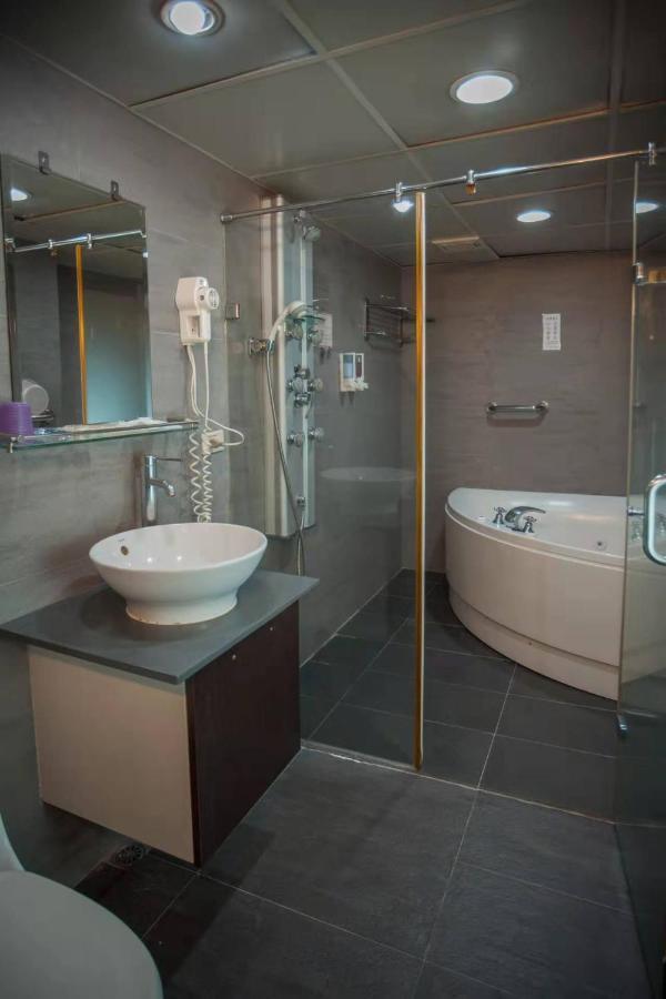 Showart Hotel Taipei Exterior photo